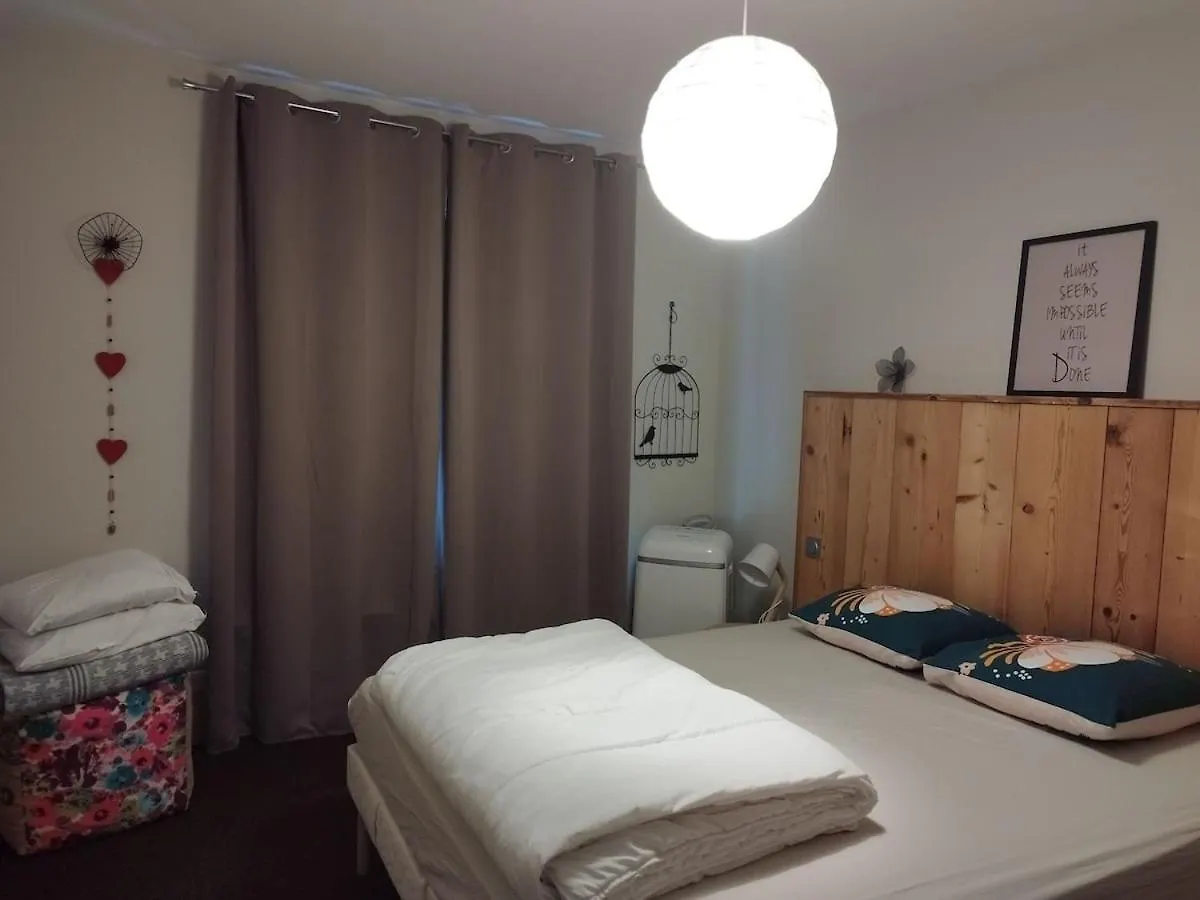 Charmant Appartement Le Coteau - Roanne Apartment